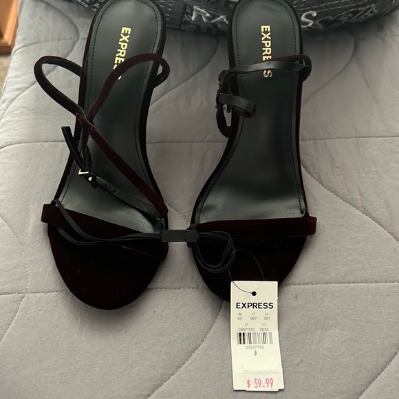 Burgundy heels new with tag - Picture 2 of 3